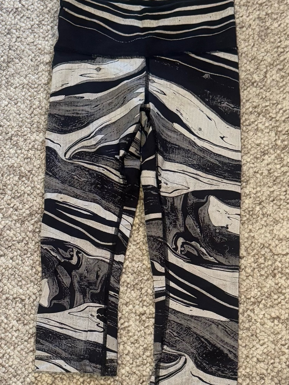 Lululemon cropped leggings black white stripes size 4